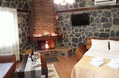 Vlachiana House | Welcome to Guesthouse Yades, Quad Studio!
