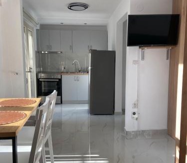 Kavala Apartment | White Apartment