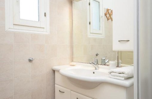 Agios Prokopios Apartment | White Cedar Villa
