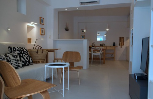 Parikia House | White Cycladic Desing House in the heart of Parikia sea vew