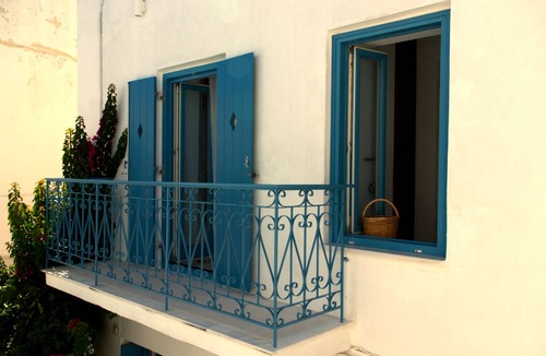 Parikia House | White Cycladic Desing House in the heart of Parikia sea vew