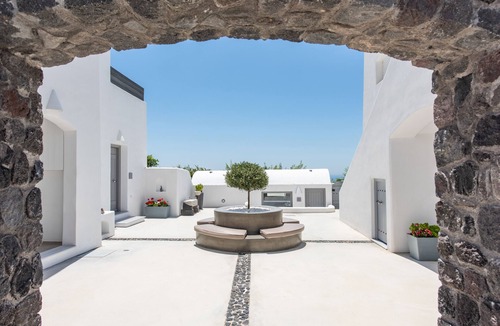 Megalochori Apartment | White Harmony Suites