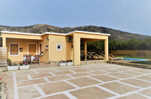 Moni Chrisoskalitissis Villa | White Lake holiday house