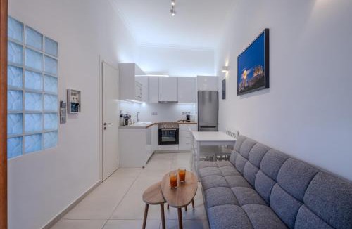 Moschato-Tavros Apartment | White & Stars