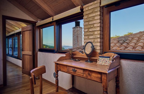 Argassi House | Wild Oak Estate - Holiday Home with Private Pool