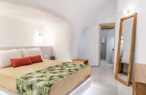 Pyrgos House | Wine and Yard Caves