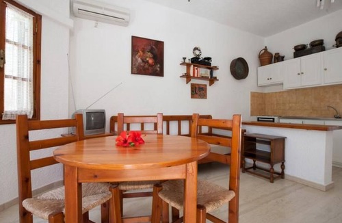 Istron Apartment | Wohnung mit Pool im Blumenparadies by Interhome