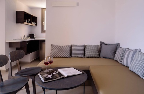 Akrotiri Apartment | Wonderful Santorini Suite | Kallirhoe Suite | Superior Suite with Caldera View.