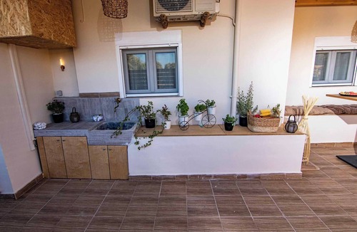 Tymbaki House | Woodoven Home - pool, BBQ & outdoor cinema