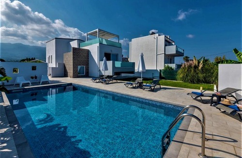 Zipari Villa | Xenos Villa 4 - Luxury Villa With Private Swimming Pool Near The Sea