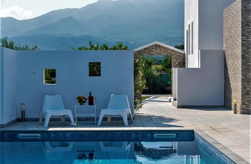 Zipari Villa | Xenos Villa 4 - Luxury Villa With Private Swimming Pool Near The Sea