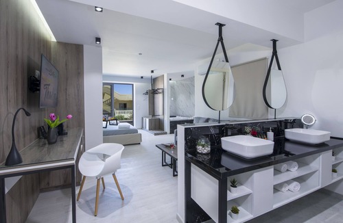 Agia Marina Hotel | xSuites