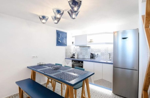 Monolithos House | Yin Villa in Monolithos Beach, next to Fira, close to airport