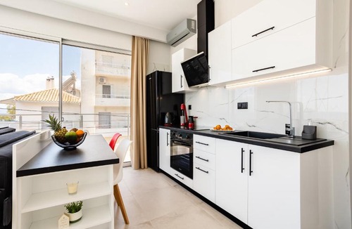Kalamata Marina Apartment | Yin & Yang Studio, Marina Hideout in Kalamata (B3)