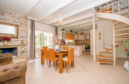 Laganas House | Zante Sunny Villa I – Free Heated Pool, Jacuzzi & Fitness Corner. Pets Welcome!