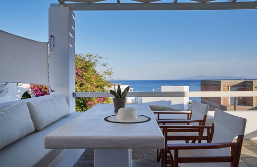 Piso Livadi House | Zeus | 3 Bedroom Family Apartment with Sea View and Patio, Cleopatra Homes Paros