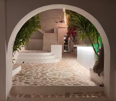 Folegandros Town House | ZIMARAKI Houses