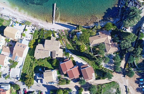 Agni Apartment | Zoulis Andonis: Village apartment very close to Kalami beach, really spacious for four persons