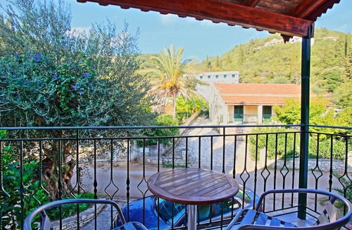 Agni Apartment | Zoulis Eleni: A traditional village apartment in Kalami, just a few steps away from the beach