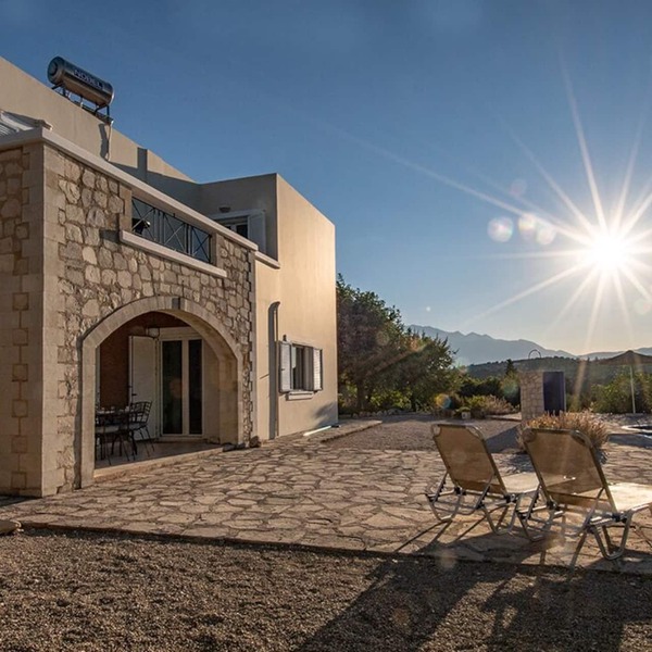 Villa in Almyrida with Private pool, Sea & Mountain Views - free wifi & air con