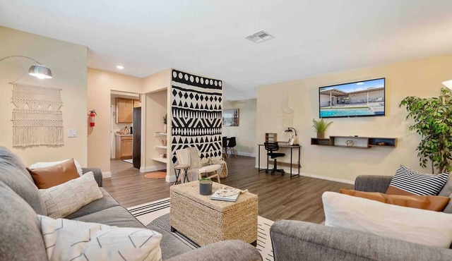 10 mins to Coachella - Pool/Spa, Billiards, Games in Indio