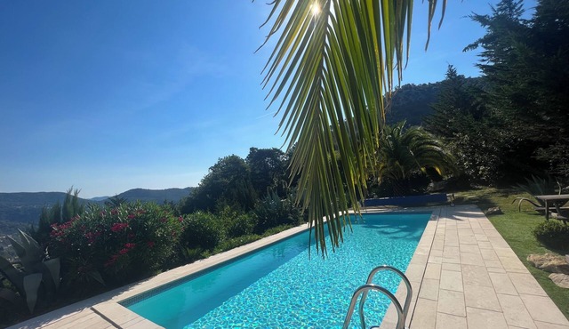 12km de Nice Villa Palmeraie & A/C Nice Pool, Terraces, Jacuzzi 100% Private in Aspremont