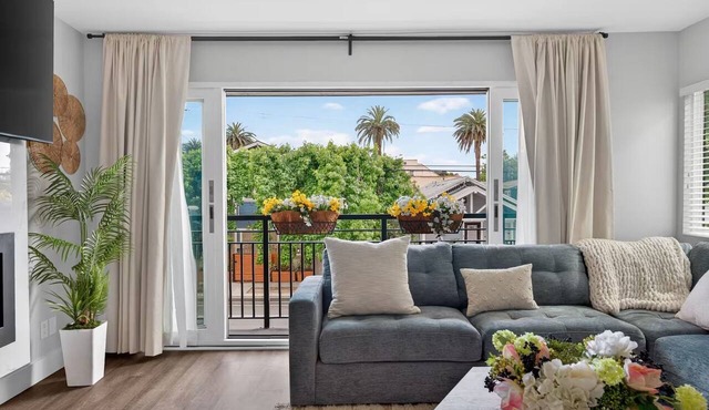 2-bedroom apartment in quaint Long Beach with AC and comfort in Long Beach