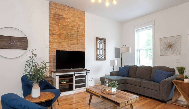 2BR Townhome – Free Parking/Minutes to Stadiums in Covington