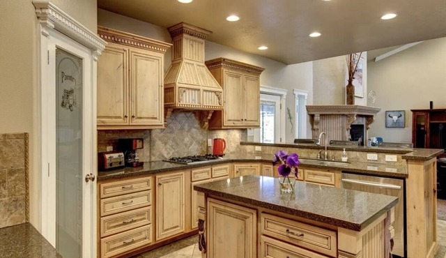 3 bedroom Beautiful Home minutes from Capitol Reef National Park in Teasdale