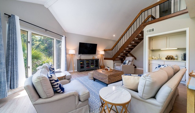 3 BR, 2 BA Spinnaker Beach House! Close to Beach Club! Golf Course Views! Dog (2) Friendly! in Seabrook Island