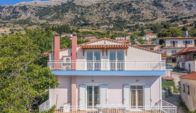 4 bedroom nice home in Patra