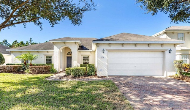 418 - Fabulous 4 Bed Home with South Facing Pool and Spa in Davenport