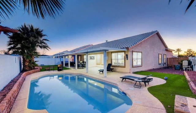 4BR Home w Jacuzzi, Pool & Firepit, Sleeps 10 in Henderson