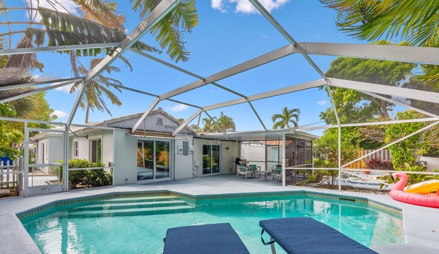 5 min Walk to Beach ~ Pool ~ Beach Chairs in West Palm Beach