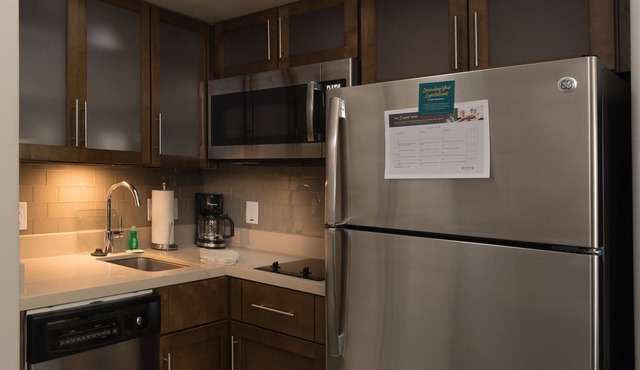 Accessible Studio Suite w/Free Breakfast in Lake Jackson