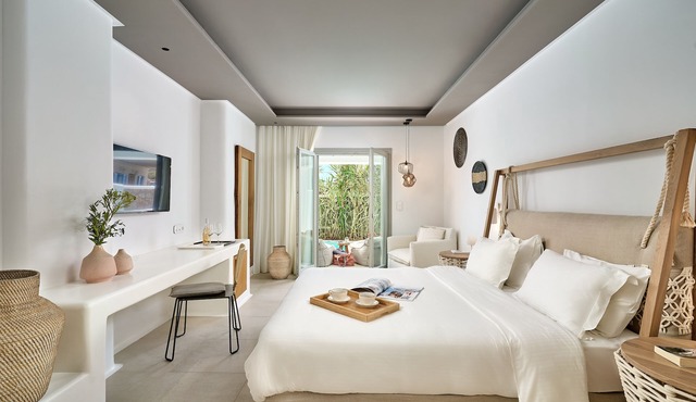 Adorno Beach Hotel & Suites