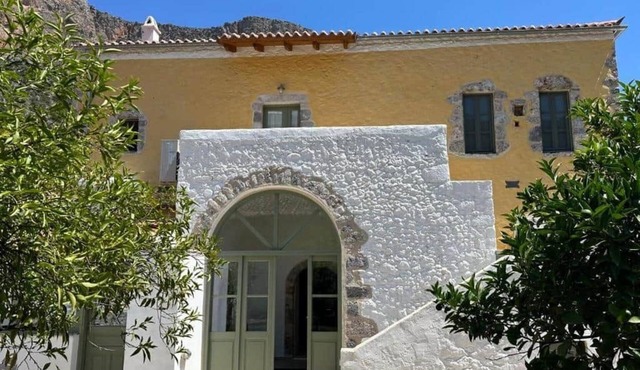 Alexander House Apartment 2