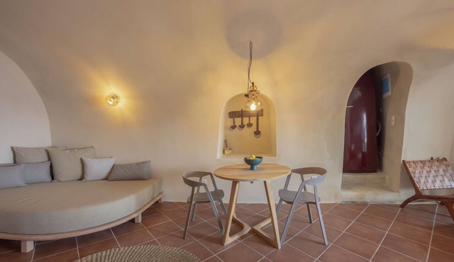 Ameli Oia Cave House