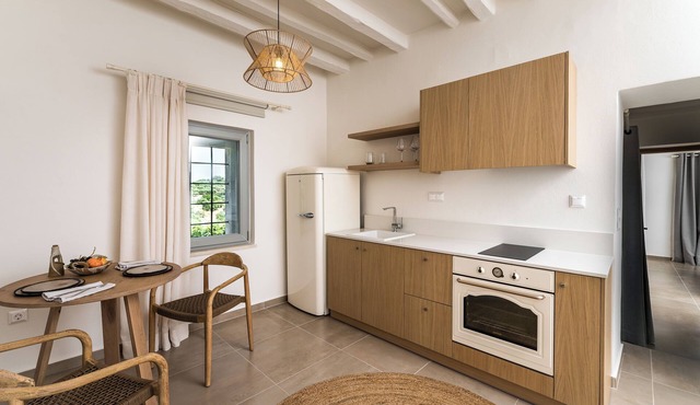 Amvikas: Ampelos Suite-Sitia