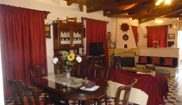 ANEMELIA VILLA , A TRADITIONAL HOUSE IN AGIOS DIMITRIOS, ZAKYNTHOS , GREECE .
