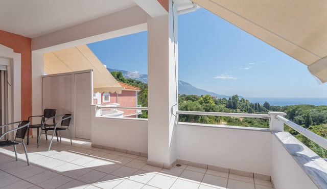 Apartment '2 Bedroom with Sea View 10'