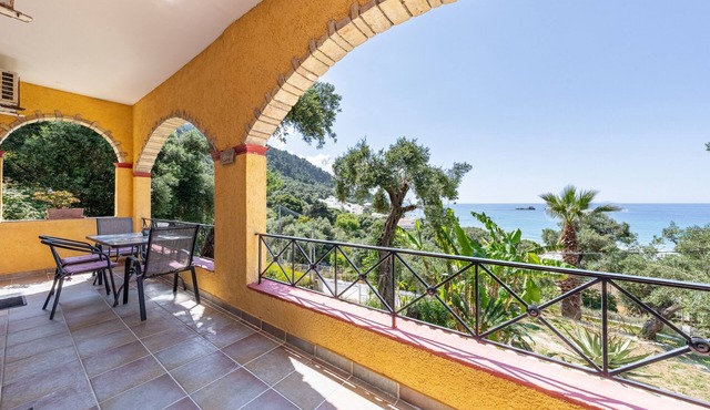 Apartment '2 Bedroom with Sea View 7' with Sea View, Wi-Fi and Air Conditioning