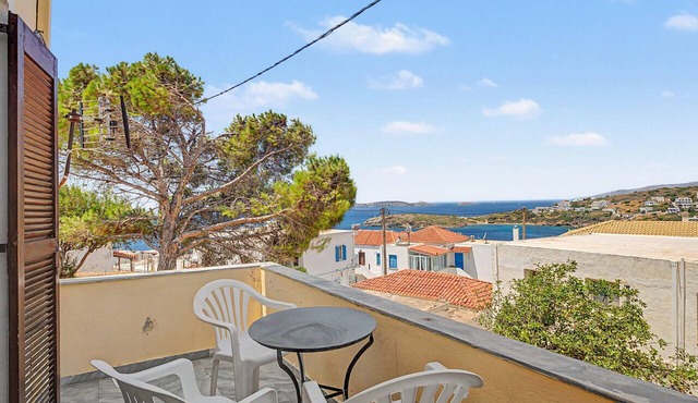 Apartment 'Grand Seaside Loft' with Shared Garden and Wi-Fi
