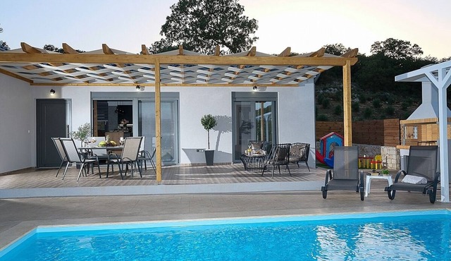 Attractive Single Storey Villa - A/C, Private Pool in a Peaceful Countryside Setting Near Armenoi
