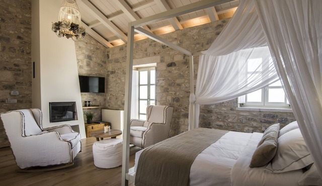 Bassa Maina Villas & Suites
