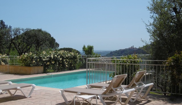 BASTIDE PROVENCALE (4 bdrms-3 bathrms) - SWIMMING POOL - LARGE ARBORUS GARDEN - VIEW ON ST PAUL in Vence