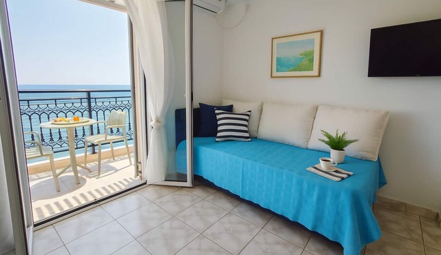 Beachfront Panorama Aprtmnt - Kythira Seafront Gem