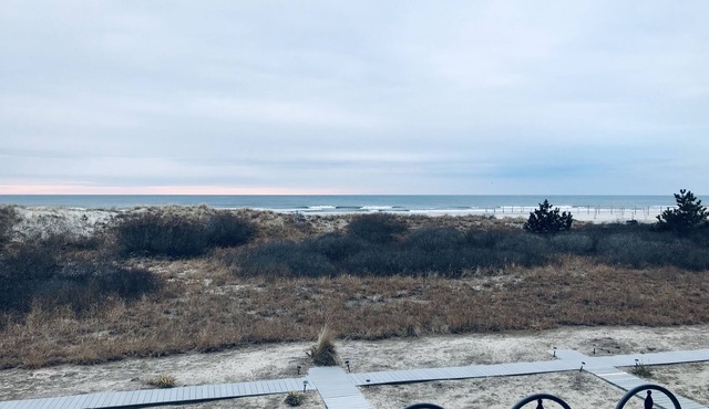BEACHFRONT! Restaurateur's Condo on the Beach in Wildwood Crest
