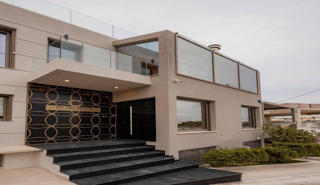 Beachside Villa with Pool in Agia Pelagia