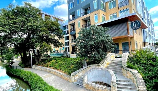 Beautiful Modern 1-Bedroom 1-Bath Apartment- On the Riverwalk in San Antonio